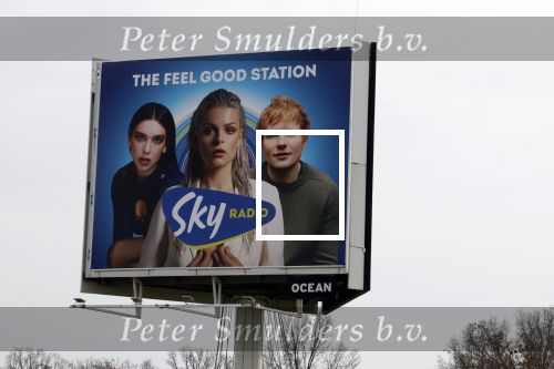 Houten Utrecht 1 maart 2022
Abri Sky radio met daarop Davina Michelle Dua Lipa en