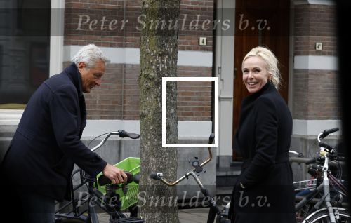 Amsterdam 6 april 2022
Denise Boekhoff met haar nieuwe vriend Mike Kesseler op straat in Amsteram zuid