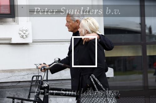 Amsterdam 6 april 2022
Denise Boekhoff met haar nieuwe vriend Mike Kesseler op straat in Amsteram zuid