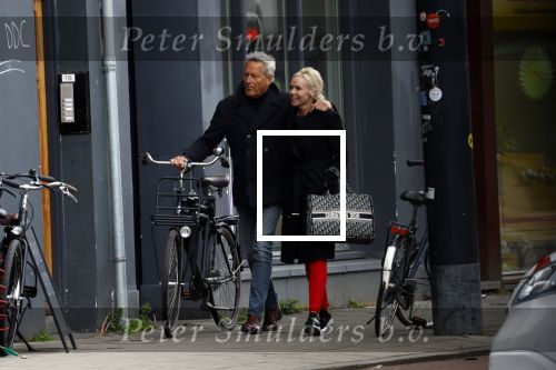 Amsterdam 6 april 2022
Denise Boekhoff met haar nieuwe vriend Mike Kesseler op straat in Amsteram zuid
