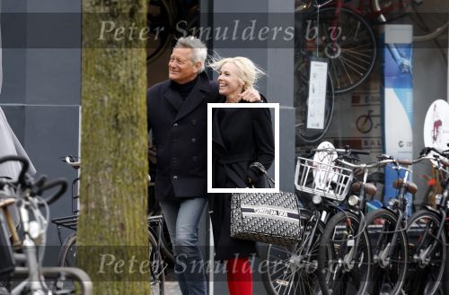 Amsterdam 6 april 2022
Denise Boekhoff met haar nieuwe vriend Mike Kesseler op straat in Amsteram zuid