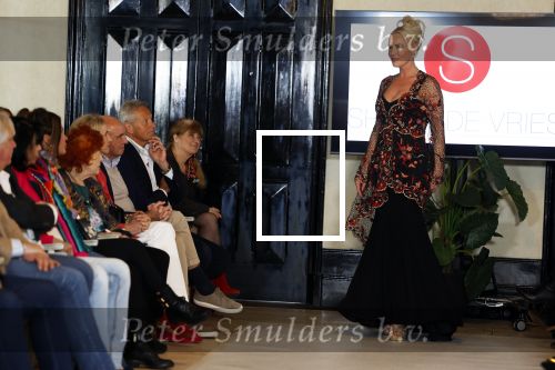 Amsterdam 6 april 2022
De 100e modeshow van Sheila de Vries in het college Hotel.
oa Denise Boekhoff en Nadia Palesa lopen mee.