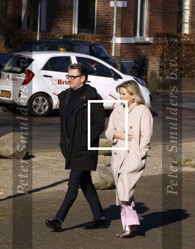 Laren 8 maart 2022
Prinses Beatrix opent een nieuwe gedeelte van het Singer museum in Laren . Prinses Beatrix arriveeert in haar nieuwe verlengde Audi A8 Hybride. Erik de Zwart met zijn vrouw
