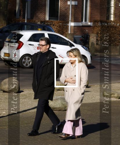 Laren 8 maart 2022
Prinses Beatrix opent een nieuwe gedeelte van het Singer museum in Laren . Prinses Beatrix arriveeert in haar nieuwe verlengde Audi A8 Hybride. Erik de Zwart met zijn vrouw