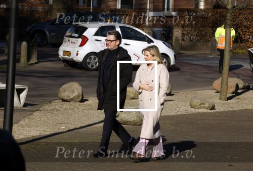Laren 8 maart 2022
Prinses Beatrix opent een nieuwe gedeelte van het Singer museum in Laren . Prinses Beatrix arriveeert in haar nieuwe verlengde Audi A8 Hybride. Erik de Zwart met zijn vrouw