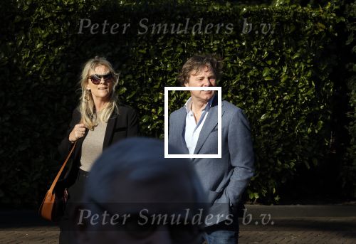 Laren 8 maart 2022
Prinses Beatrix opent een nieuwe gedeelte van het Singer museum in Laren . Prinses Beatrix arriveeert in haar nieuwe verlengde Audi A8 Hybride. Frits Sissing met zijn vrouw