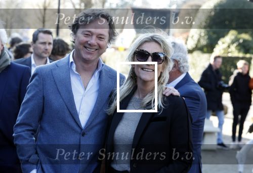 Laren 8 maart 2022
Prinses Beatrix opent een nieuwe gedeelte van het Singer museum in Laren . Prinses Beatrix arriveeert in haar nieuwe verlengde Audi A8 Hybride. Frits Sissing met zijn vrouw