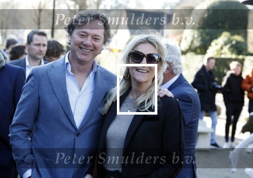 Laren 8 maart 2022
Prinses Beatrix opent een nieuwe gedeelte van het Singer museum in Laren . Prinses Beatrix arriveeert in haar nieuwe verlengde Audi A8 Hybride. Frits Sissing met zijn vrouw