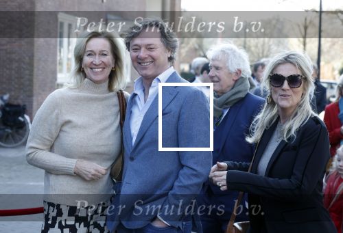 Laren 8 maart 2022
Prinses Beatrix opent een nieuwe gedeelte van het Singer museum in Laren . Prinses Beatrix arriveeert in haar nieuwe verlengde Audi A8 Hybride. Frits Sissing met een kennis