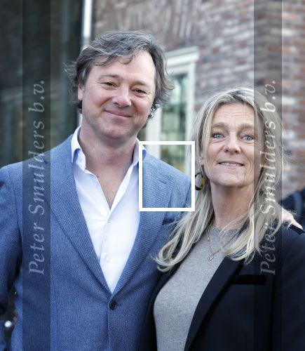 Laren 8 maart 2022
Prinses Beatrix opent een nieuwe gedeelte van het Singer museum in Laren . Prinses Beatrix arriveeert in haar nieuwe verlengde Audi A8 Hybride. Frits Sissing met zijn vrouw
