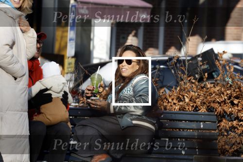 Amsterdam 5 maart 2022
Glennis Grace met de baby van Nienke Plas op de cornelis schuytstraat.