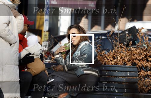 Amsterdam 5 maart 2022
Glennis Grace met de baby van Nienke Plas op de cornelis schuytstraat.