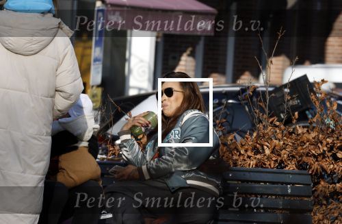 Amsterdam 5 maart 2022
Glennis Grace met de baby van Nienke Plas op de cornelis schuytstraat.