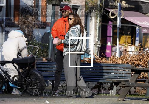 Amsterdam 5 maart 2022
Glennis Grace met de baby van Nienke Plas op de cornelis schuytstraat.
