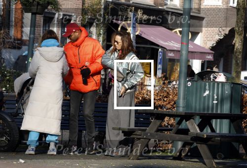 Amsterdam 5 maart 2022
Glennis Grace met de baby van Nienke Plas op de cornelis schuytstraat.