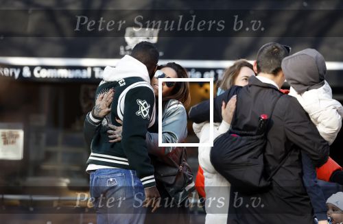Amsterdam 5 maart 2022
Glennis Grace met de baby van Nienke Plas op de cornelis schuytstraat.