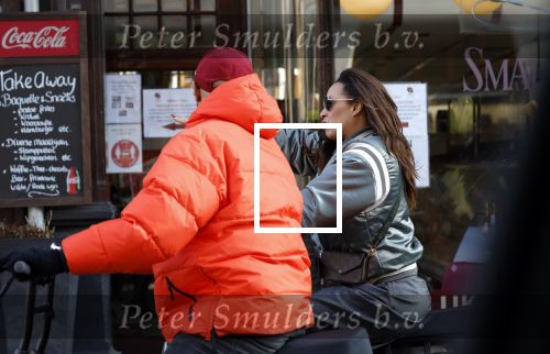 Amsterdam 5 maart 2022
Glennis Grace met de baby van Nienke Plas op de cornelis schuytstraat.