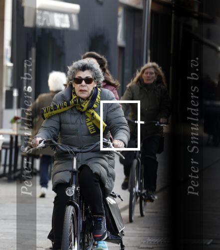 Amsterdam 2 maart 2022
Hanneke Groenteman op de fiets in Amsterdam zuid