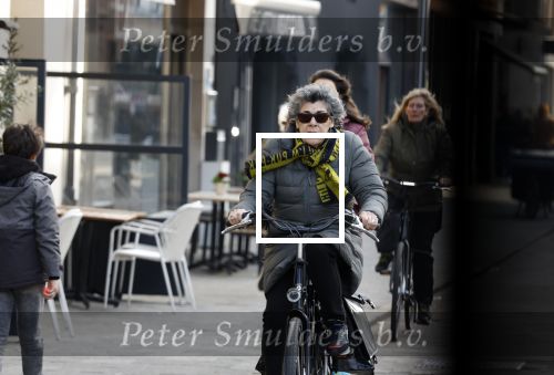 Amsterdam 2 maart 2022
Hanneke Groenteman op de fiets in Amsterdam zuid