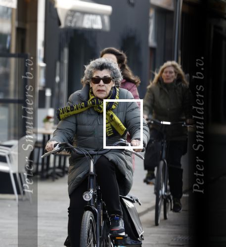 Amsterdam 2 maart 2022
Hanneke Groenteman op de fiets in Amsterdam zuid
