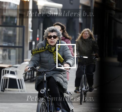 Amsterdam 2 maart 2022
Hanneke Groenteman op de fiets in Amsterdam zuid