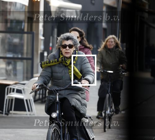Amsterdam 2 maart 2022
Hanneke Groenteman op de fiets in Amsterdam zuid