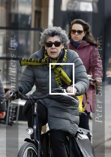 Amsterdam 2 maart 2022
Hanneke Groenteman op de fiets in Amsterdam zuid