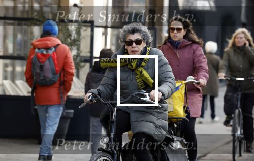 Amsterdam 2 maart 2022
Hanneke Groenteman op de fiets in Amsterdam zuid