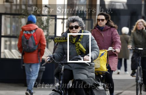 Amsterdam 2 maart 2022
Hanneke Groenteman op de fiets in Amsterdam zuid