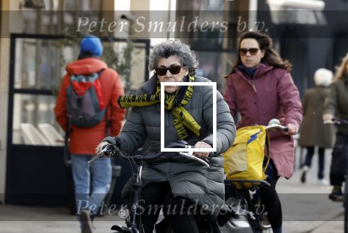 Amsterdam 2 maart 2022
Hanneke Groenteman op de fiets in Amsterdam zuid