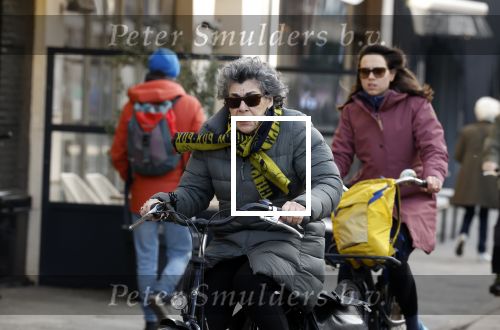 Amsterdam 2 maart 2022
Hanneke Groenteman op de fiets in Amsterdam zuid