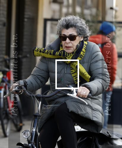 Amsterdam 2 maart 2022
Hanneke Groenteman op de fiets in Amsterdam zuid