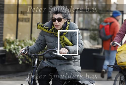 Amsterdam 2 maart 2022
Hanneke Groenteman op de fiets in Amsterdam zuid
