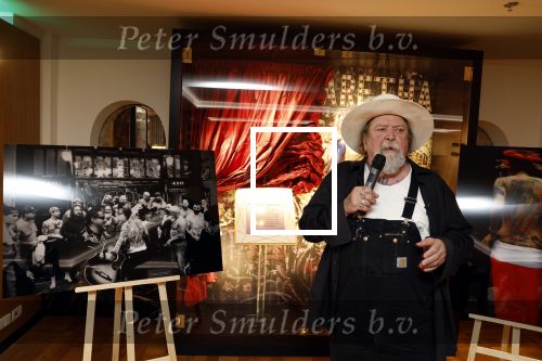 Amsterdam 1 april 2022
Opening expositie Louise Schiffmacher . Henk Schiffmacher was natuurlijk aanwezig.