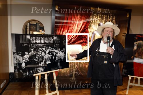 Amsterdam 1 april 2022
Opening expositie Louise Schiffmacher . Henk Schiffmacher was natuurlijk aanwezig.