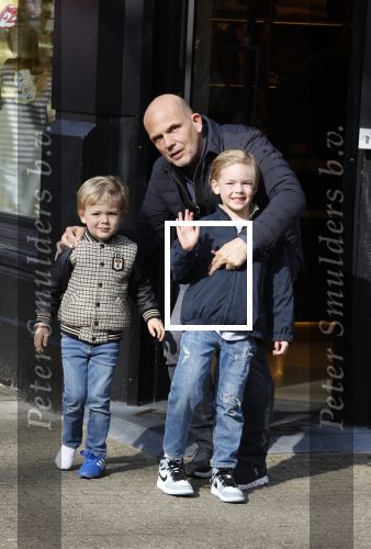 Amsterdam 12 maart 2022
Jaap v Zweden met zijn kleinkinderen aan het winkelen in Amsterdam zuid.