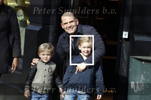 Amsterdam 12 maart 2022
Jaap v Zweden met zijn kleinkinderen aan het winkelen in Amsterdam zuid.
