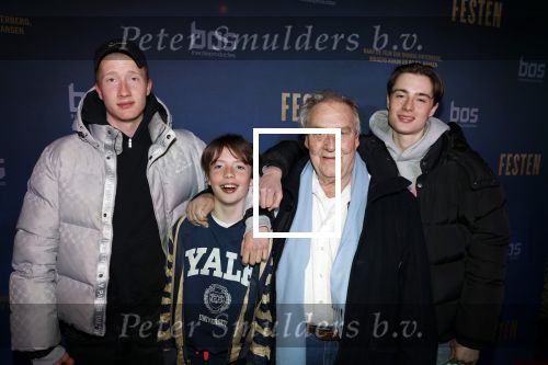 Den Haag 9 maart 2022
Premiere Festen in de koninklijke schouwburg van Den haag. Jules Croiset kwam met zijn kleinkinderen