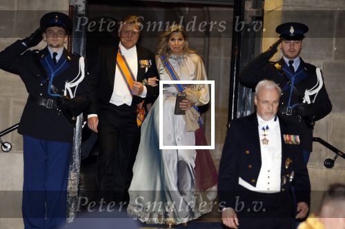 Amsterdam 5 april 2022
Koningin Maxima , Koning Willem Alexander en prinses Beatrix vertrekken na een staatsbanket met de president van India bij het Paleis op de Dam.