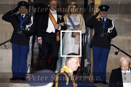 Amsterdam 5 april 2022
Koningin Maxima , Koning Willem Alexander en prinses Beatrix vertrekken na een staatsbanket met de president van India bij het Paleis op de Dam.