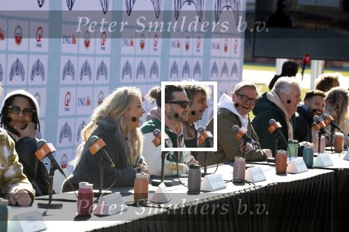 Amsterdam 8 maart 2022
Presentatie concert the streamers in het Olympisch stadion . Aanwezig oa Guus Meeuwis Suzanne en Freek Mc Snelle Maan Frank Lammers Thomas Acda Paul de Munnik Simon Keizer Nick Schilder Roel v Velzen Ronnie Flex Emma Heesters Diggie Dex Kraantje Pappie  Rolf Sanchez  en Paul de Leeuw .