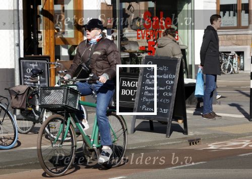 Amsterdam 7 maart 2022
Marc Marie Huybregts op de fiets in Amsterdam zuid.