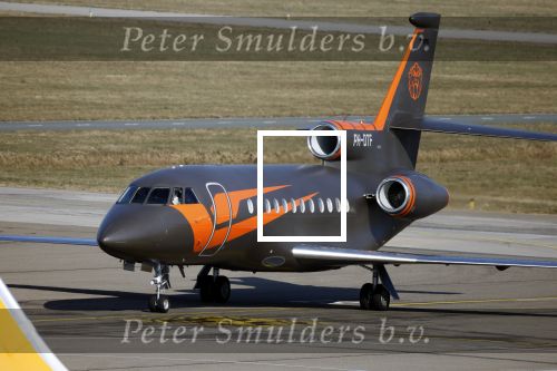 Eindhoven Tilburg 5 maart 2022
Max Verstappen zijn familie en manager Raymond Vermeulen landen met de private Jet van Max op eindhoven Airport . Ze kwamen van ibiza waar ze de verjaardag van Jos Verstappen (50) hebben gevierd. Max had daarna een afspraak in Tilburg.