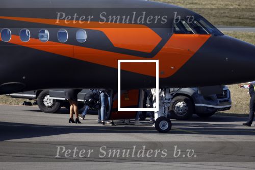 Eindhoven Tilburg 5 maart 2022
Max Verstappen zijn familie en manager Raymond Vermeulen landen met de private Jet van Max op eindhoven Airport . Ze kwamen van ibiza waar ze de verjaardag van Jos Verstappen (50) hebben gevierd. Max had daarna een afspraak in Tilburg.