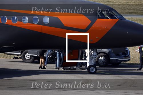 Eindhoven Tilburg 5 maart 2022
Max Verstappen zijn familie en manager Raymond Vermeulen landen met de private Jet van Max op eindhoven Airport . Ze kwamen van ibiza waar ze de verjaardag van Jos Verstappen (50) hebben gevierd. Max had daarna een afspraak in Tilburg.