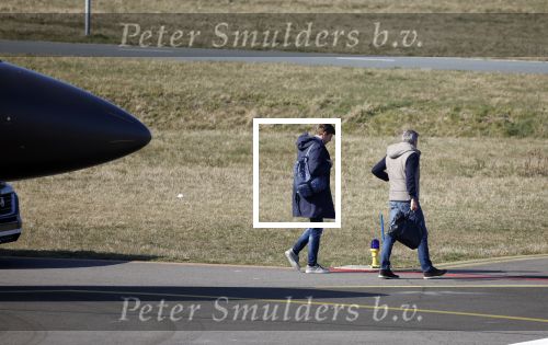 Eindhoven Tilburg 5 maart 2022
Max Verstappen zijn familie en manager Raymond Vermeulen landen met de private Jet van Max op eindhoven Airport . Ze kwamen van ibiza waar ze de verjaardag van Jos Verstappen (50) hebben gevierd. Max had daarna een afspraak in Tilburg.