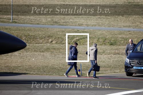 Eindhoven Tilburg 5 maart 2022
Max Verstappen zijn familie en manager Raymond Vermeulen landen met de private Jet van Max op eindhoven Airport . Ze kwamen van ibiza waar ze de verjaardag van Jos Verstappen (50) hebben gevierd. Max had daarna een afspraak in Tilburg.