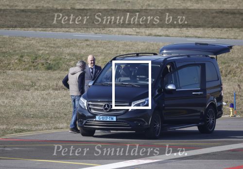 Eindhoven Tilburg 5 maart 2022
Max Verstappen zijn familie en manager Raymond Vermeulen landen met de private Jet van Max op eindhoven Airport . Ze kwamen van ibiza waar ze de verjaardag van Jos Verstappen (50) hebben gevierd. Max had daarna een afspraak in Tilburg.