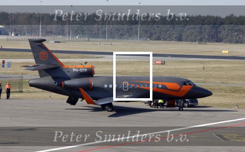 Eindhoven Tilburg 5 maart 2022
Max Verstappen zijn familie en manager Raymond Vermeulen landen met de private Jet van Max op eindhoven Airport . Ze kwamen van ibiza waar ze de verjaardag van Jos Verstappen (50) hebben gevierd. Max had daarna een afspraak in Tilburg.