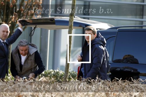 Eindhoven Tilburg 5 maart 2022
Max Verstappen zijn familie en manager Raymond Vermeulen landen met de private Jet van Max op eindhoven Airport . Ze kwamen van ibiza waar ze de verjaardag van Jos Verstappen (50) hebben gevierd. Max had daarna een afspraak in Tilburg.